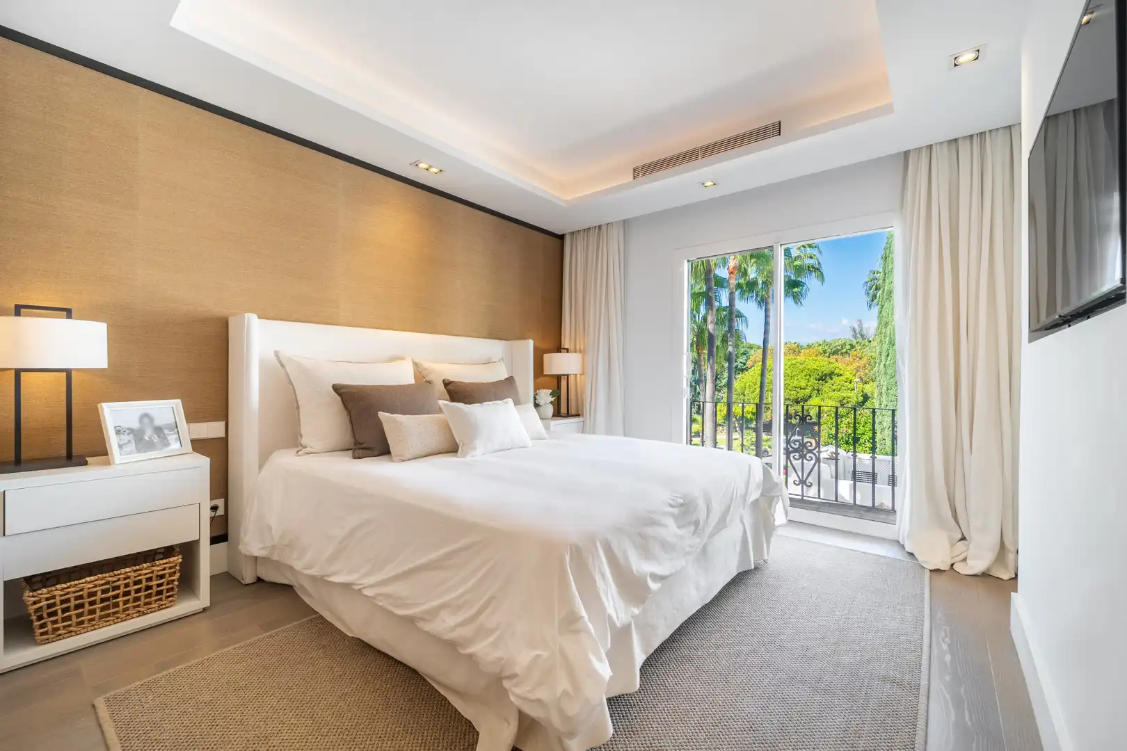 Habitación de Ático en venta en Marbella con Aire acondicionado, Terraza y Trastero