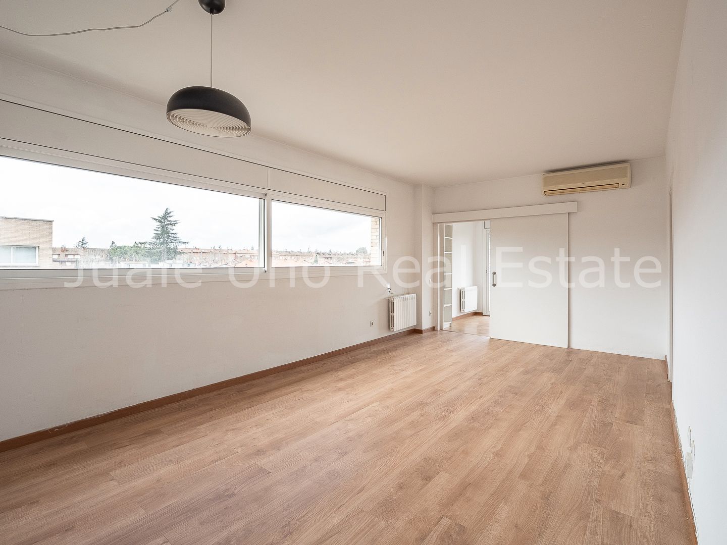 Sala d'estar de Pis en venda en Sant Cugat del Vallès amb Aire condicionat, Calefacció i Parquet