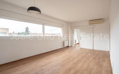 Sala d'estar de Pis en venda en Sant Cugat del Vallès amb Aire condicionat, Calefacció i Parquet