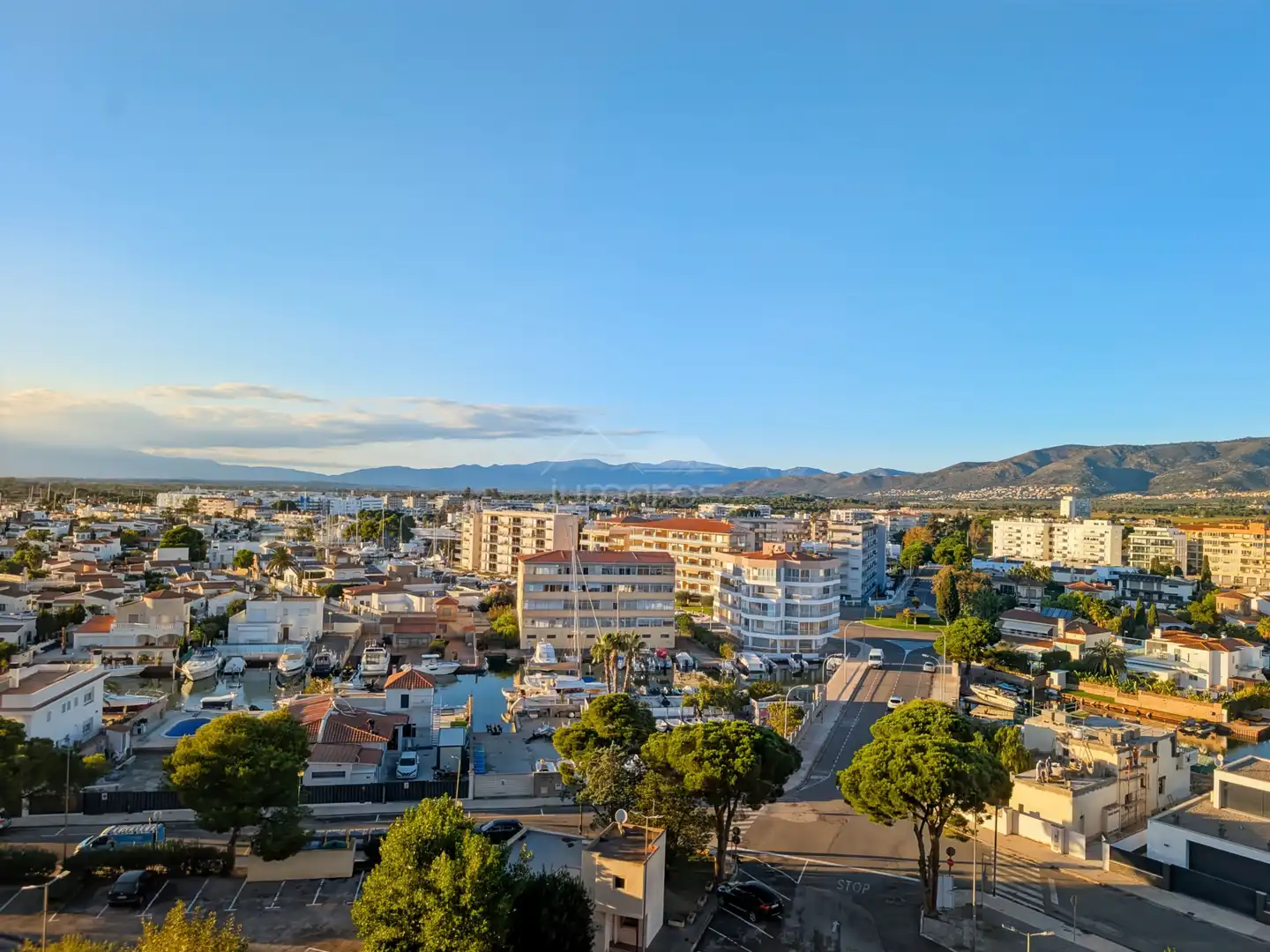 Vista exterior de Piso en venta en Roses con Terraza y Piscina