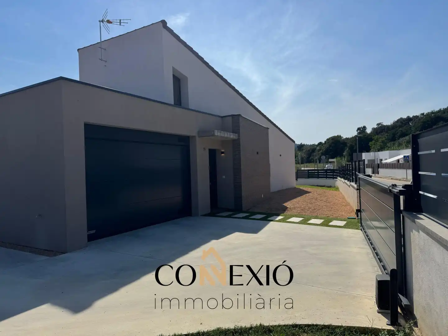 Vista exterior de Casa o chalet en venta en Medinyà con Aire acondicionado, Calefacción y Jardín privado