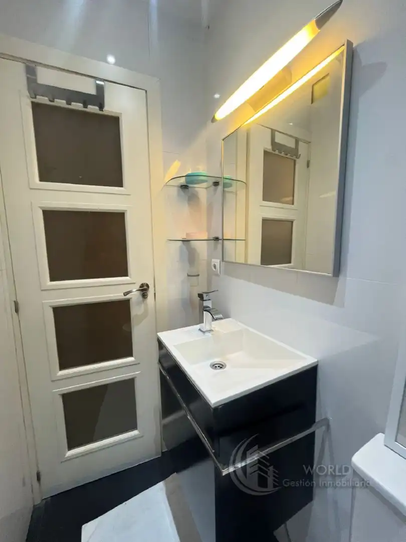 Badezimmer von Wohnung zur Miete in Madrid mit Klimaanlage, Heizung und Möbliert