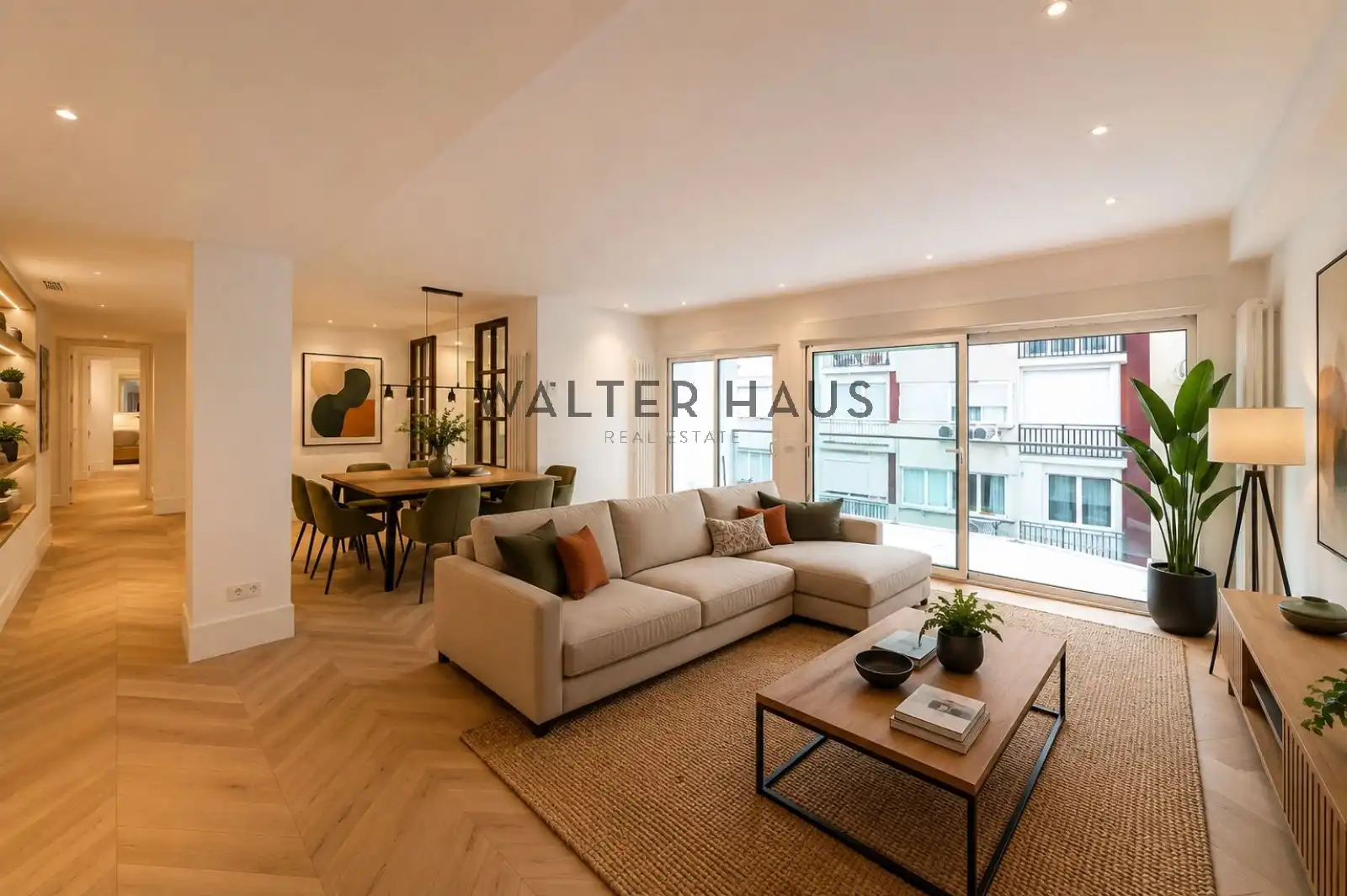 Flat with terrace for sale in Calle de Casado del Alisal