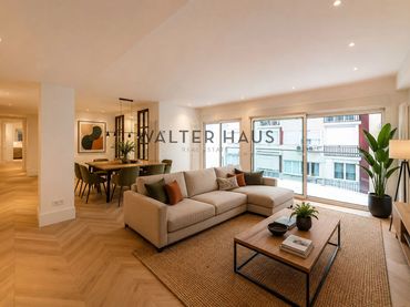 Flat with balcony for sale in Calle de Casado del Alisal