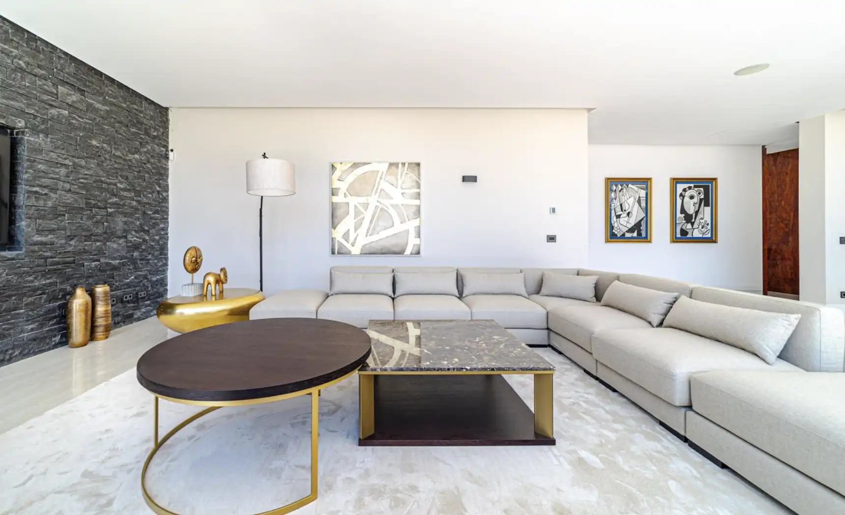 Sala de estar de Casa o chalet de alquiler en Marbella con Aire acondicionado, Jardín privado y Terraza