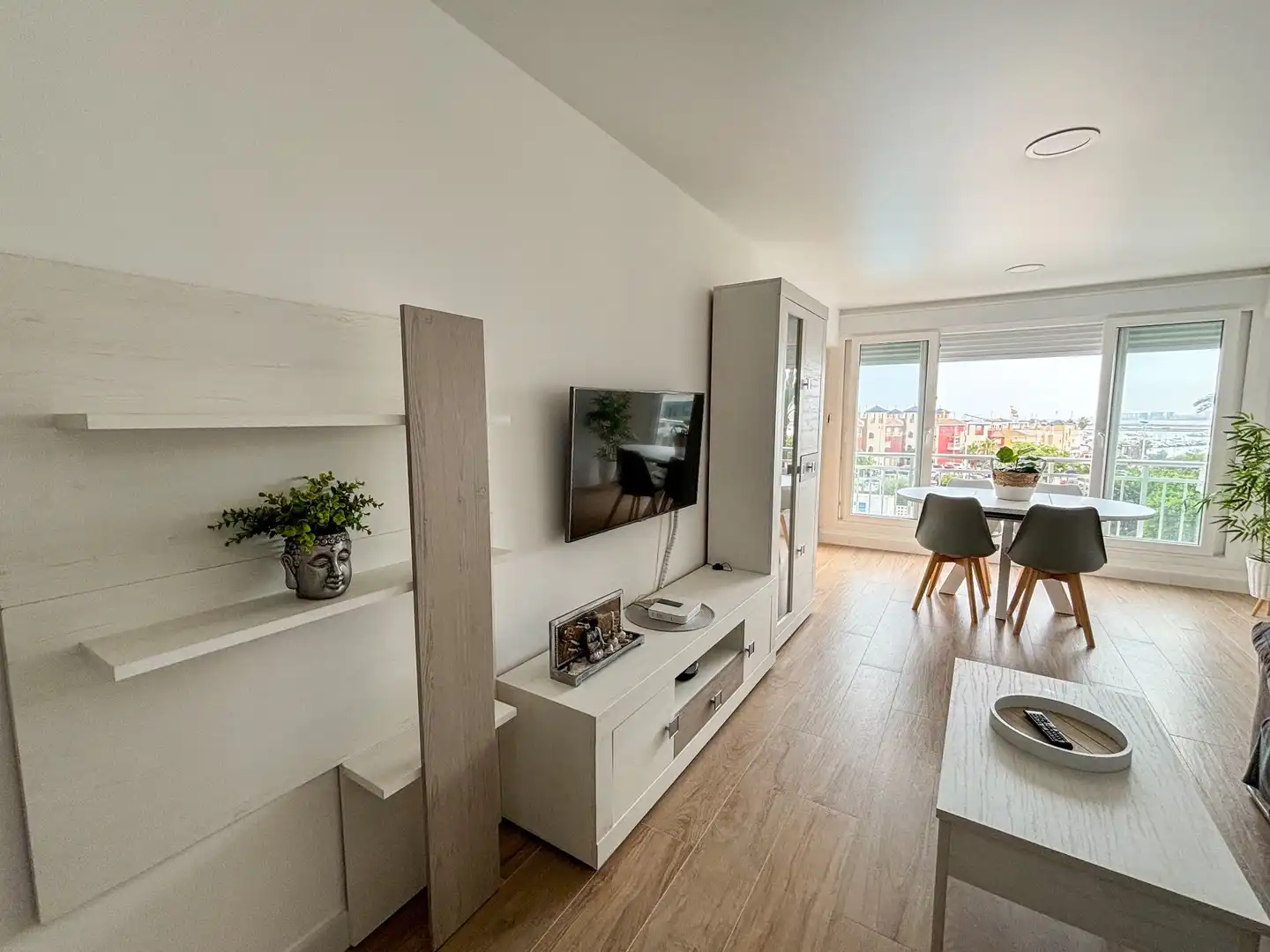 Sala d'estar de Apartament de lloguer en Torrevieja amb Piscina i Piscina comunitària