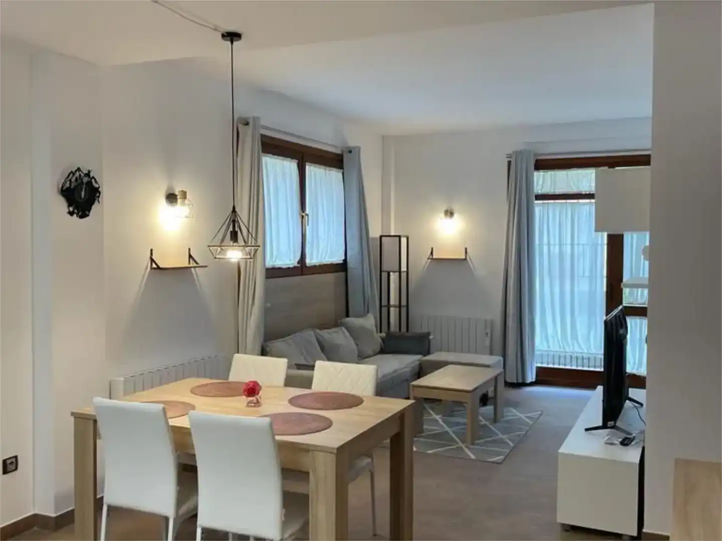 Sala de estar de Apartamento en venta en Benasque con Jardín privado, Piscina y Amueblado