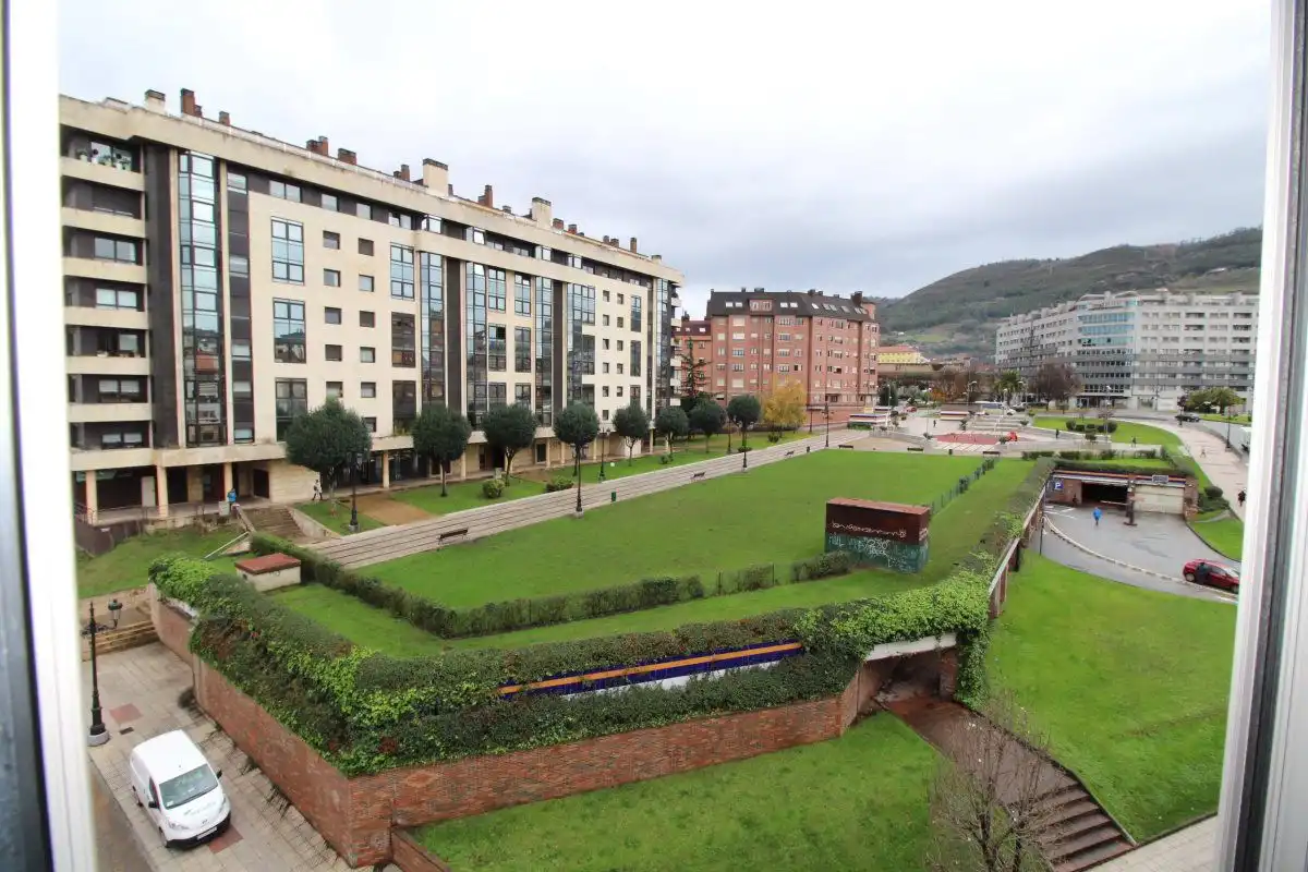 Außenansicht von Wohnung zur Miete in Oviedo  mit Heizung und Möbliert