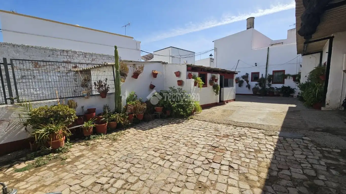 Casa aparellada amb terrassa en venda a Villanueva del Ariscal, imagen 5