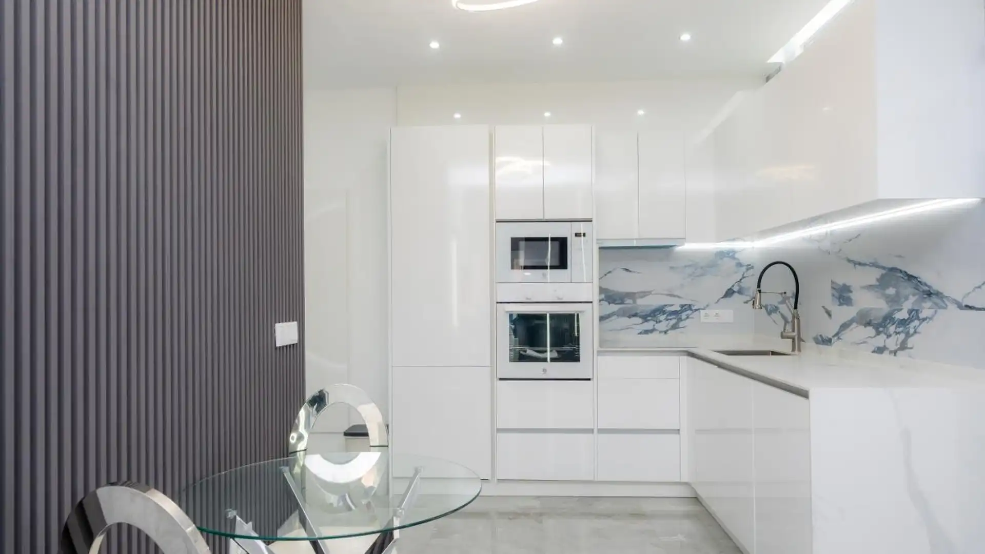 Küche von Erdgeschoss zum Verkauf in Benidorm mit Heizung, Privatgarten und Terrasse