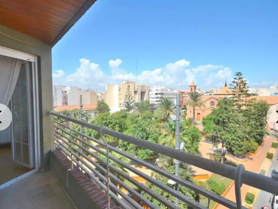 Apartment with lift for sale in Calle Ramon Gallud 35