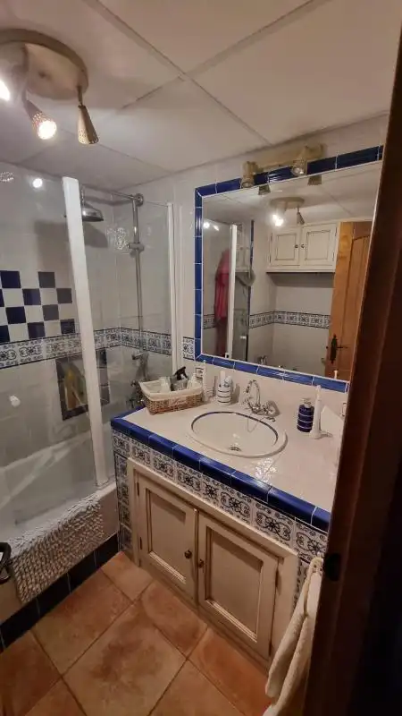 Bathroom of Flat for sale in Sevilla  with Air Conditioner, Heating and Terrace