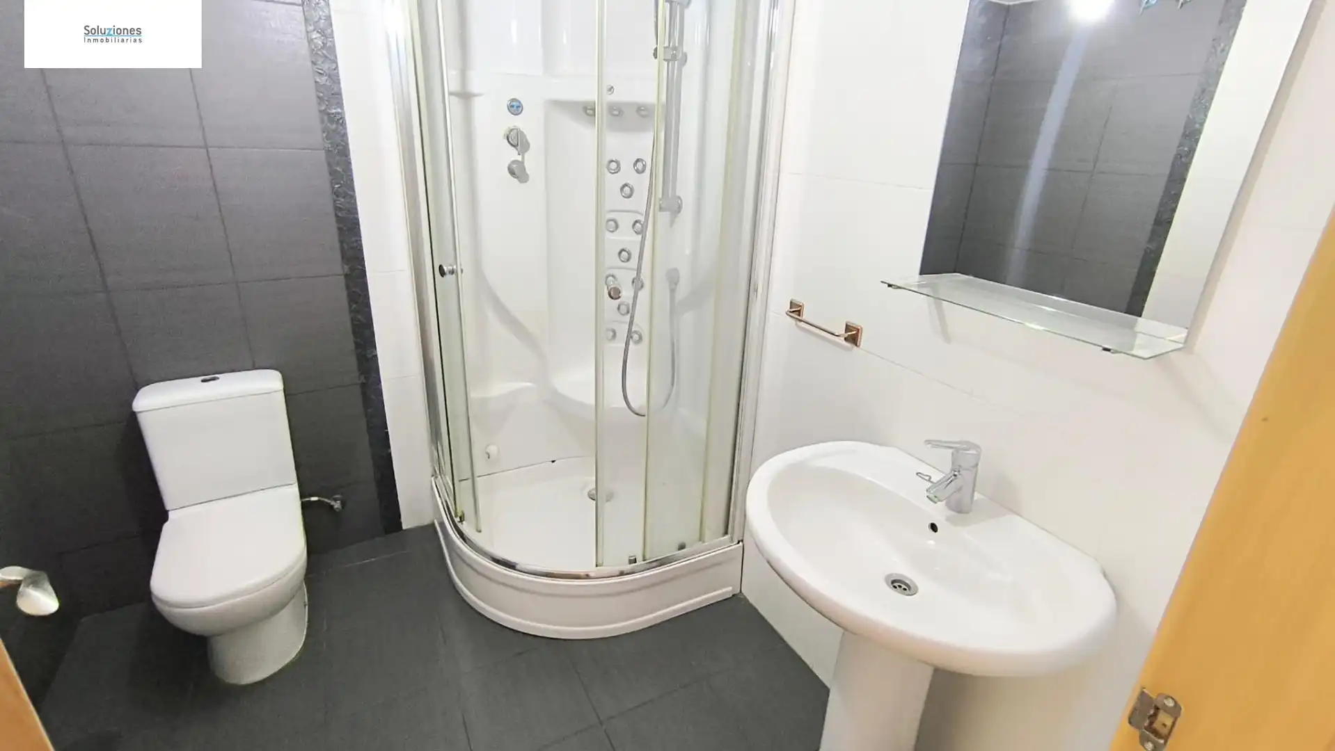 Baño de Casa adosada en venta en La Gineta con Aire acondicionado, Terraza y Balcón