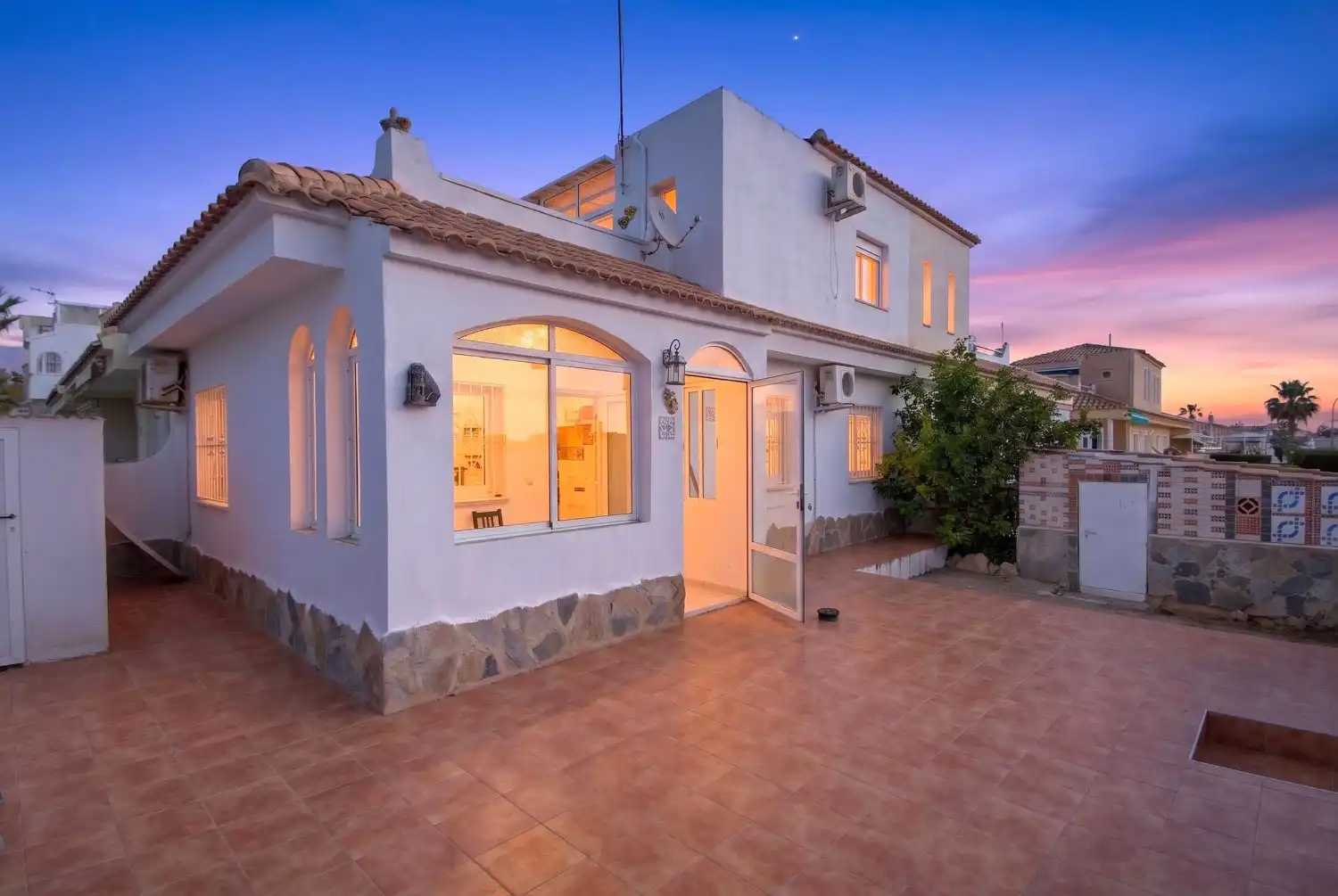 Vista exterior de Dúplex en venta en Orihuela con Aire acondicionado, Piscina y Amueblado
