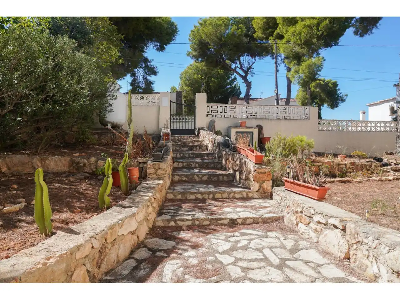 Detached house with garden for sale in Calle Pinos, imagen 2