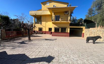 Vista exterior de Casa o xalet en venda en Castellar del Vallès amb Aire condicionat, Calefacció i Jardí privat