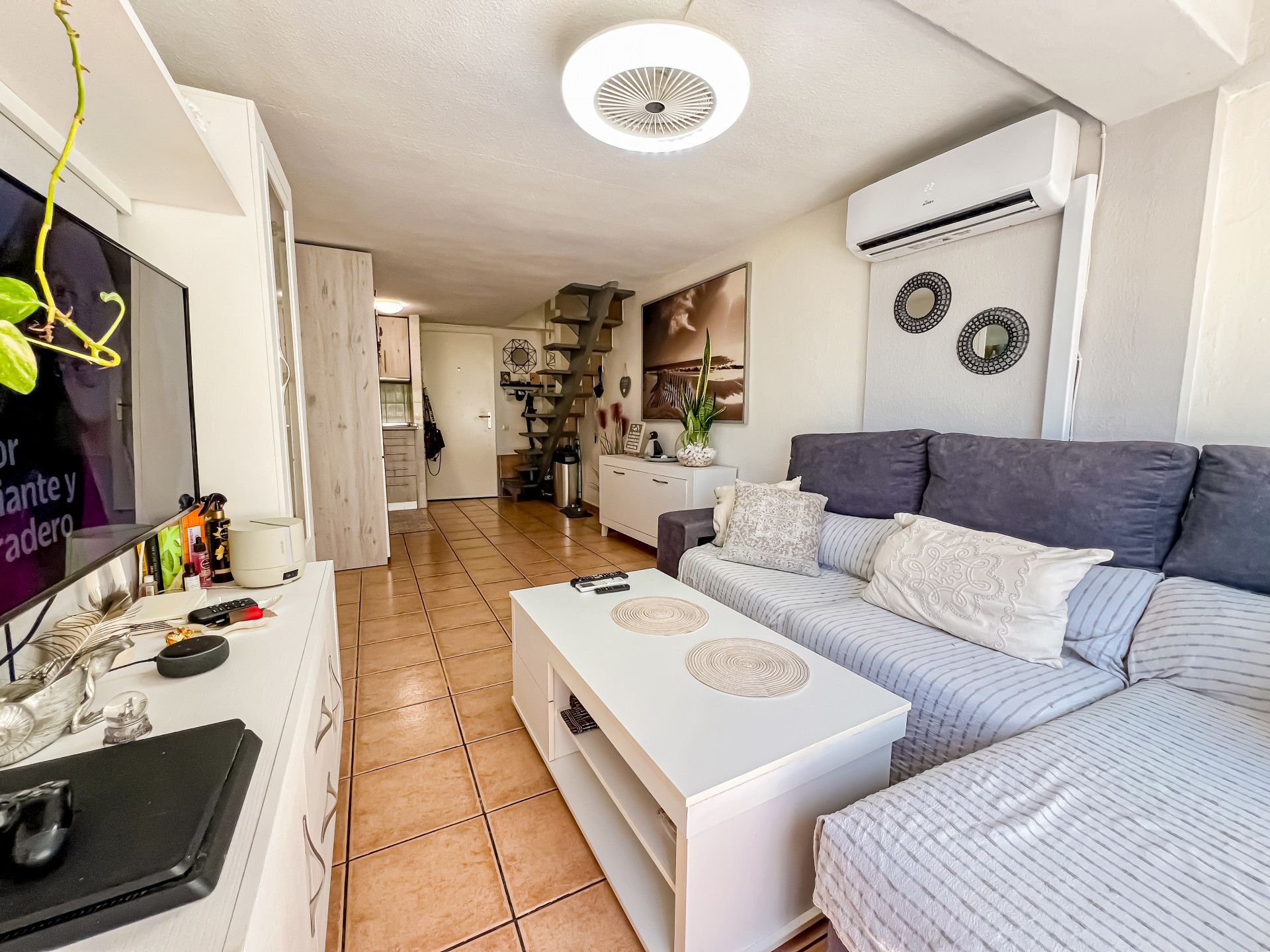 Sala d'estar de Planta baixa en venda en Marbella amb Aire condicionat