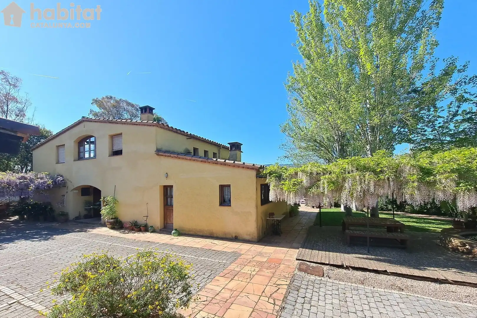 Vista exterior de Casa o chalet en venta en Sant Esteve Sesrovires con Aire acondicionado, Calefacción y Jardín privado