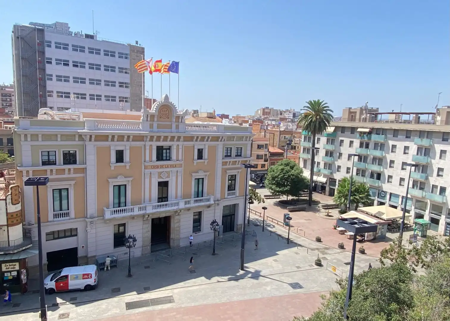 Außenansicht von Wohnung zum Verkauf in L'Hospitalet de Llobregat mit Heizung, Abstellraum und Ofen