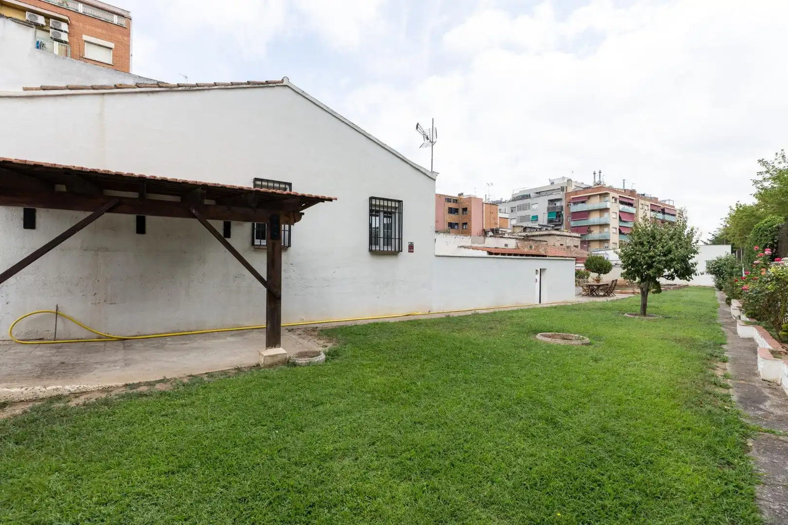Jardí de Casa o xalet en venda en Montcada i Reixac amb Aire condicionat, Calefacció i Jardí privat