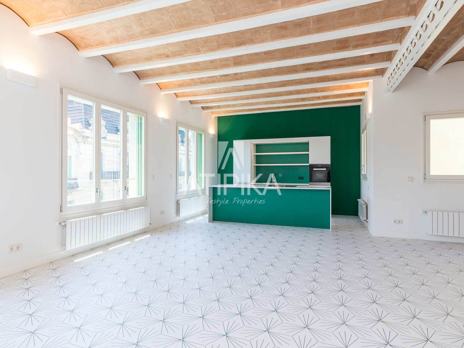 Exterior view of Flat for sale in  Barcelona Capital  with Air Conditioner, Terrace and Oven