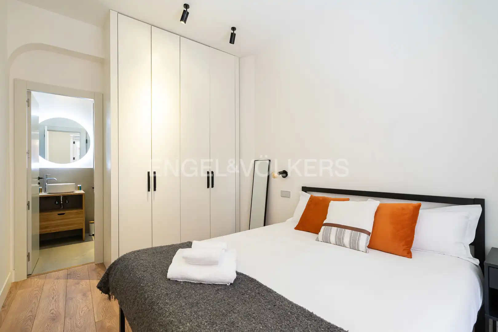 Bedroom of Flat for rent in Madrid  with Air Conditioner, Heating and Furnished
