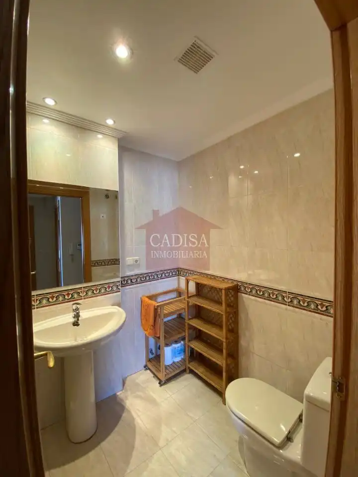 Baño de Ático en venta en Salamanca con Calefacción, Terraza y Amueblado