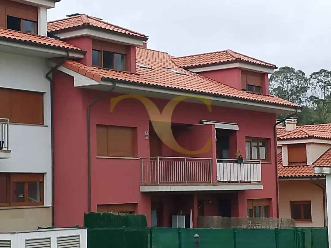 Vista exterior de Apartament en venda en Llanes amb Calefacció i Traster