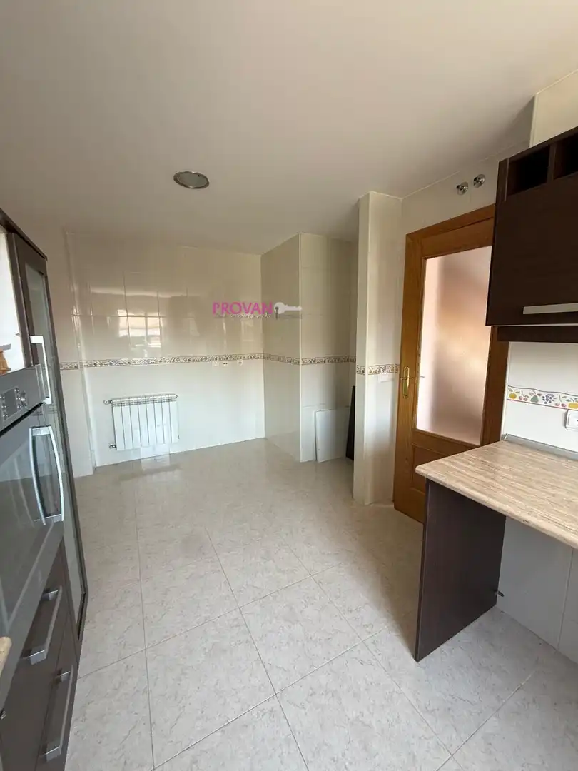 Cocina de Casa adosada en venta en Galápagos con Calefacción y Jardín privado