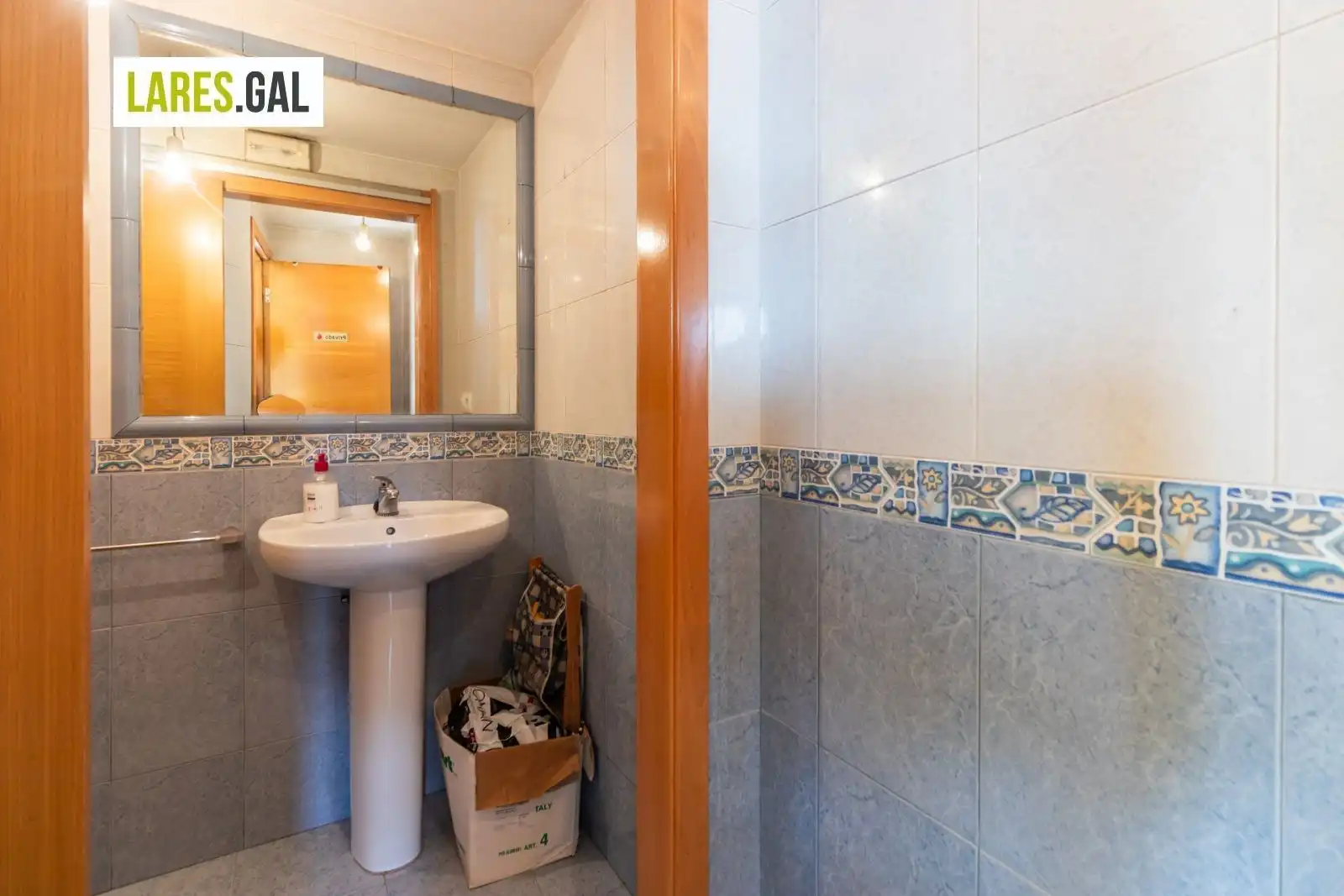 Bathroom of Commercial properties for sale in Cangas   with Air Conditioner