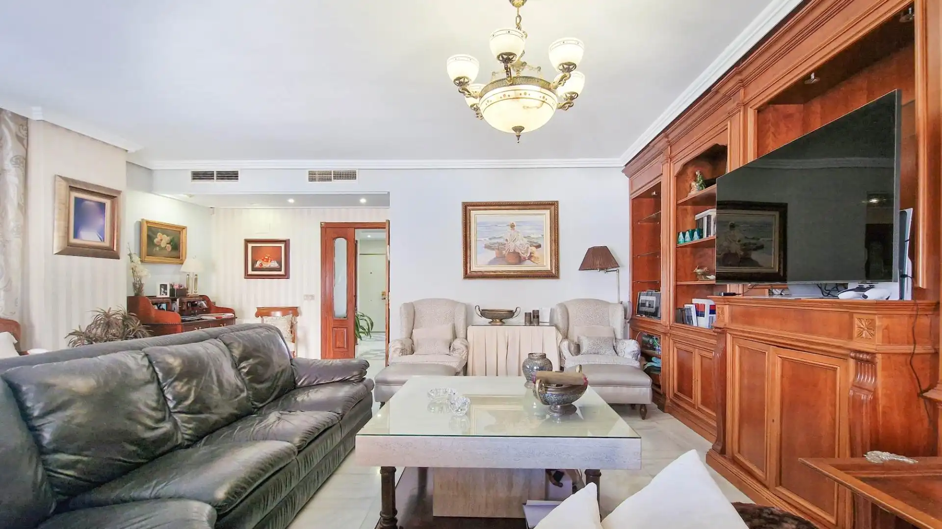 Sala d'estar de Casa adosada en venda en Badajoz amb Aire condicionat, Jardí privat i Terrassa