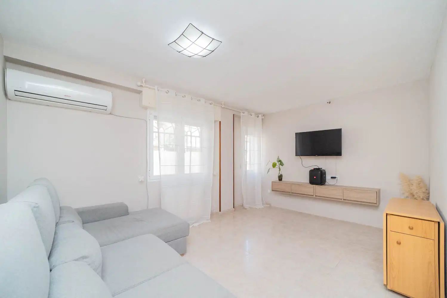 Wohnzimmer von Wohnung zum Verkauf in Sevilla la Nueva mit Klimaanlage, Heizung und Gemeinschaftspool
