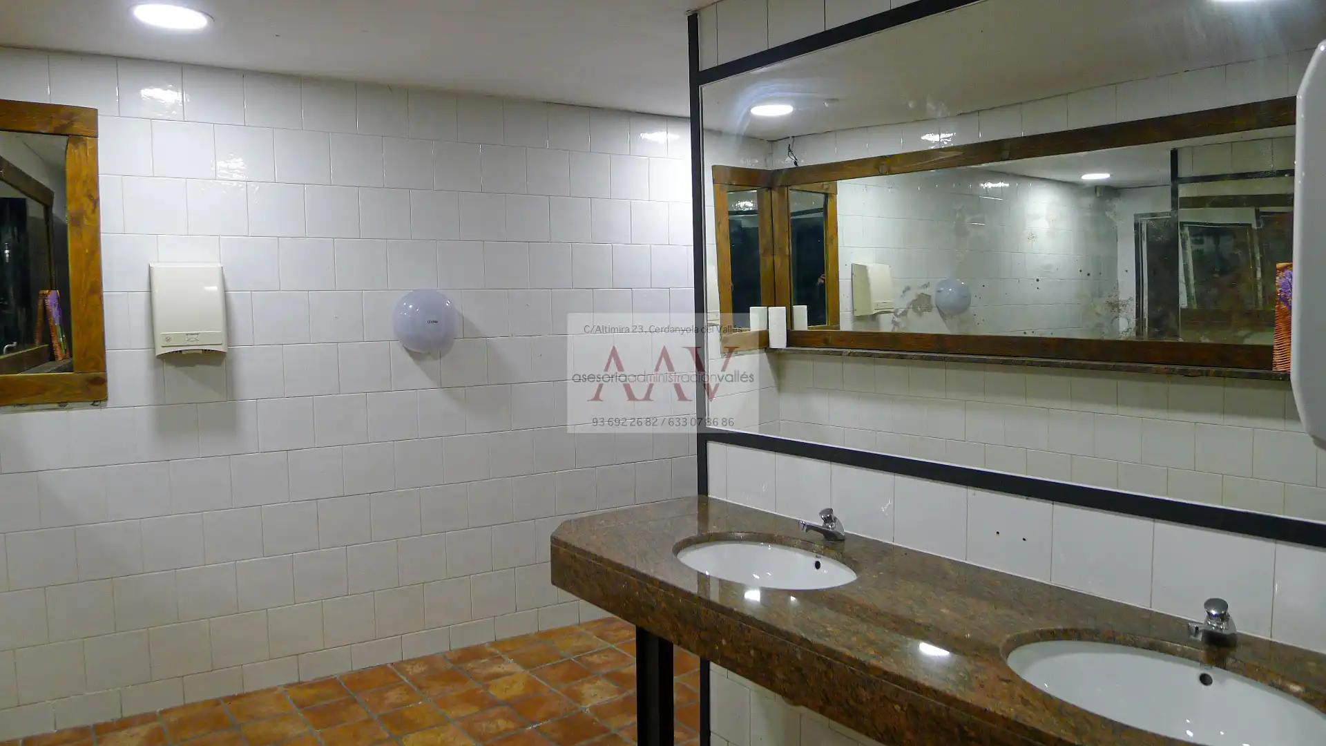 Bathroom of Industrial buildings for rent in Cerdanyola del Vallès