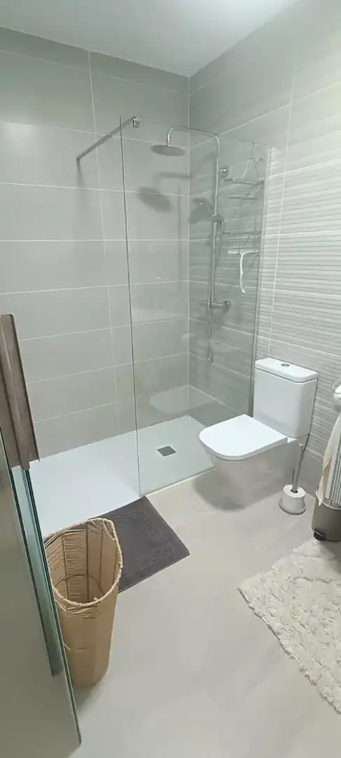 Baño de Ático de alquiler en Torrevieja con Aire acondicionado, Calefacción y Terraza