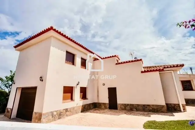 Casa amb piscina en venda a Poble, imagen 3