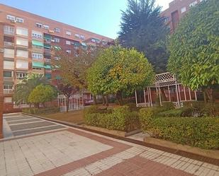 Vista exterior de Pis de lloguer en  Granada Capital amb Calefacció, Parquet i Balcó