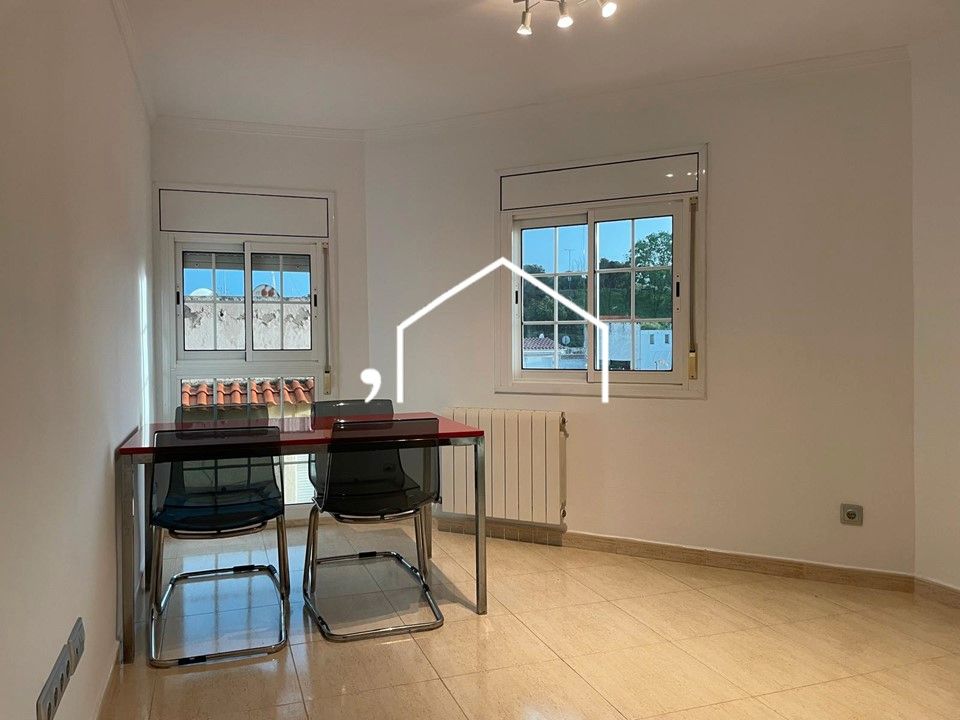 Dining room of Flat for sale in Badalona  with Air Conditioner, Heating and Oven