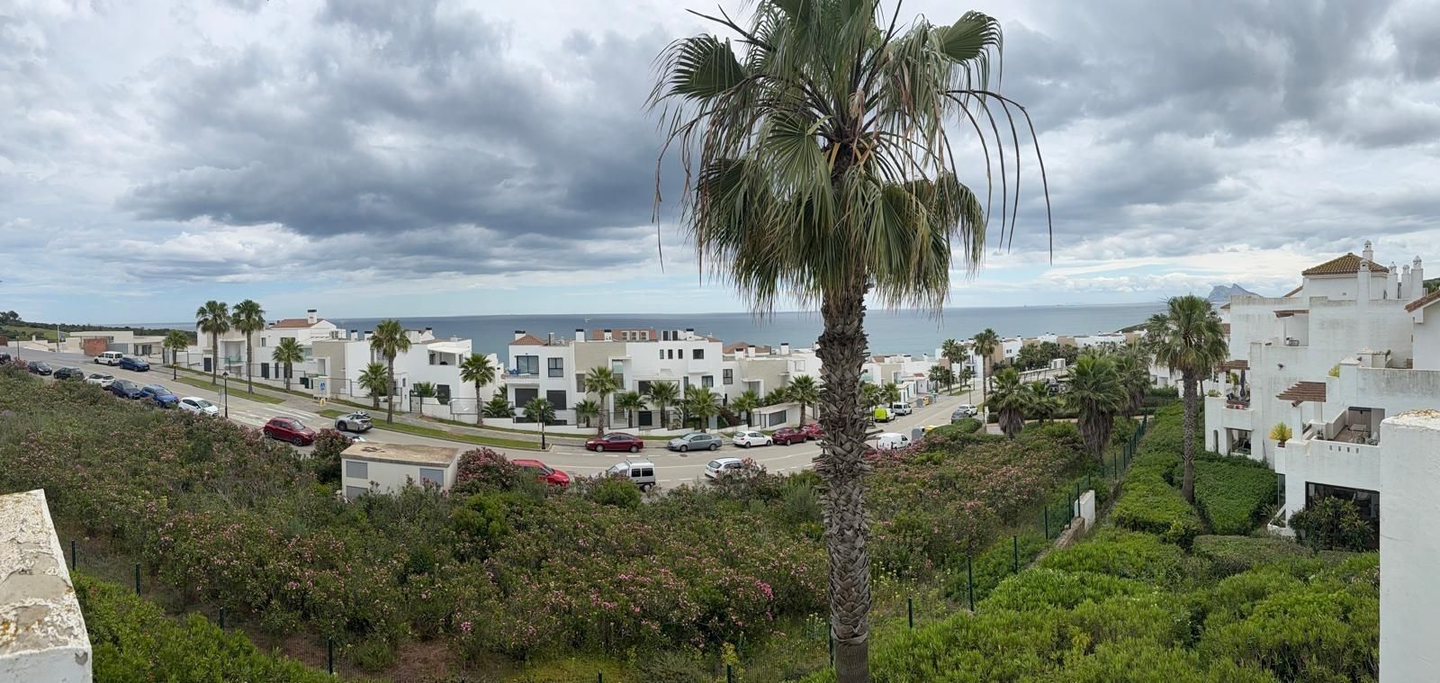 Vista exterior de Apartament en venda en La Alcaidesa amb Aire condicionat, Terrassa i Balcó