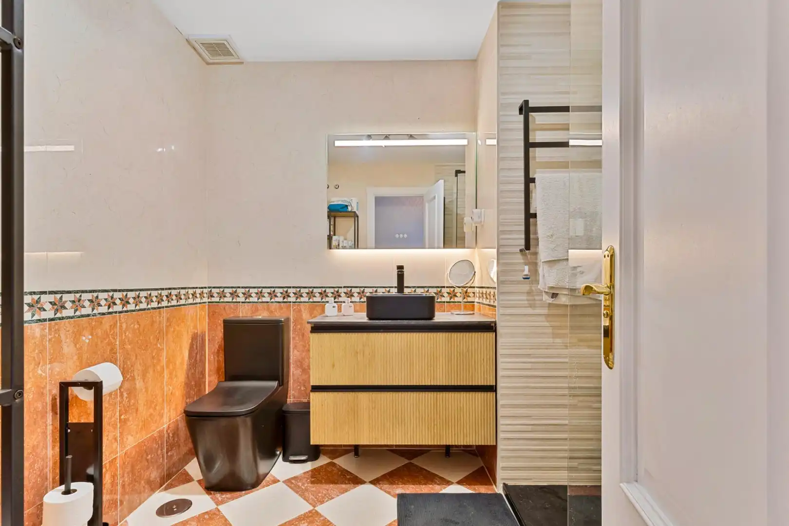 Bathroom of Apartments for sale in Marbella  with Air Conditioner, Heating and Terrace