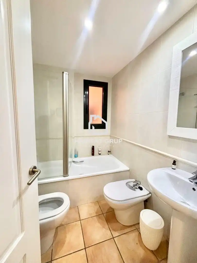 Badezimmer von Wohnung zum Verkauf in Begur mit Heizung, Terrasse und Abstellraum