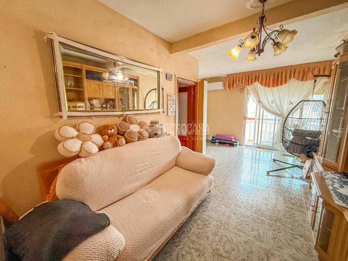 Living room of Flat for sale in Parla  with Air Conditioner, Heating and Terrace