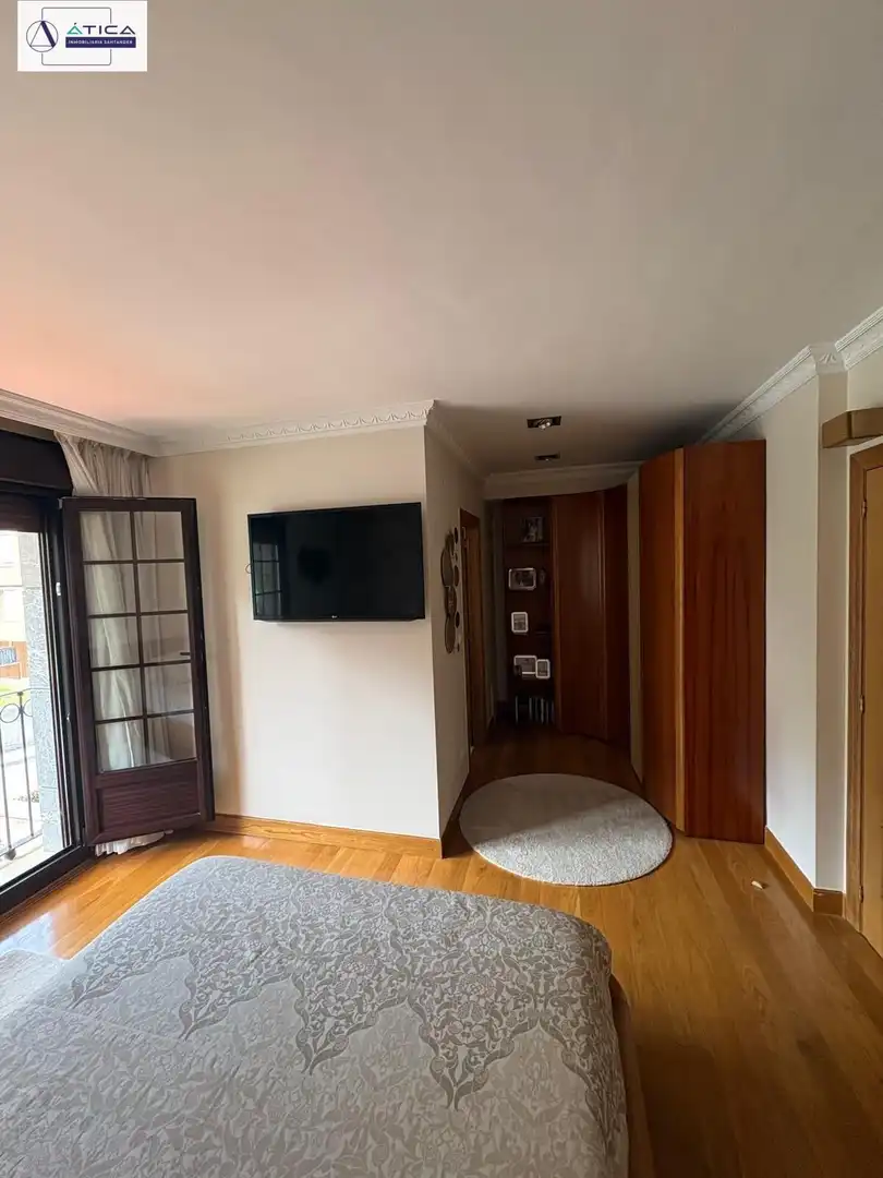 Sala d'estar de Casa adosada en venda en Castro-Urdiales amb Aire condicionat, Calefacció i Jardí privat
