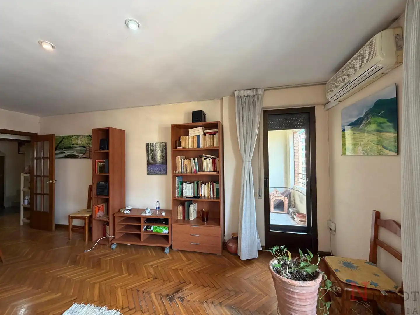 Sala d'estar de Pis en venda en Castellón de la Plana / Castelló de la Plana amb Parquet, Terrassa i Balcó