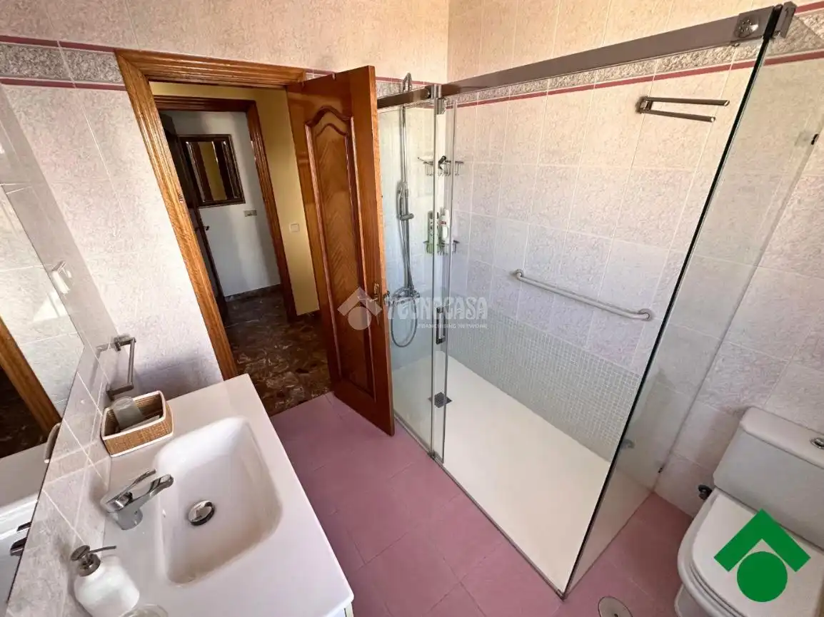 Bathroom of Houses for sale in Álora, Málaga
