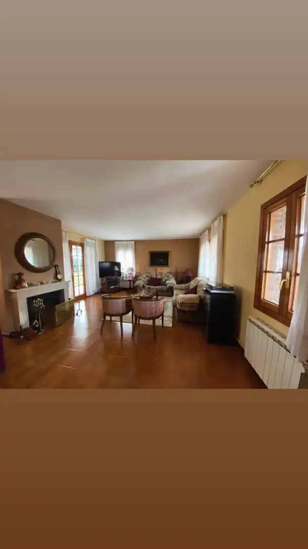 Sala d'estar de Casa o xalet en venda en Becerril de la Sierra amb Aire condicionat, Calefacció i Jardí privat