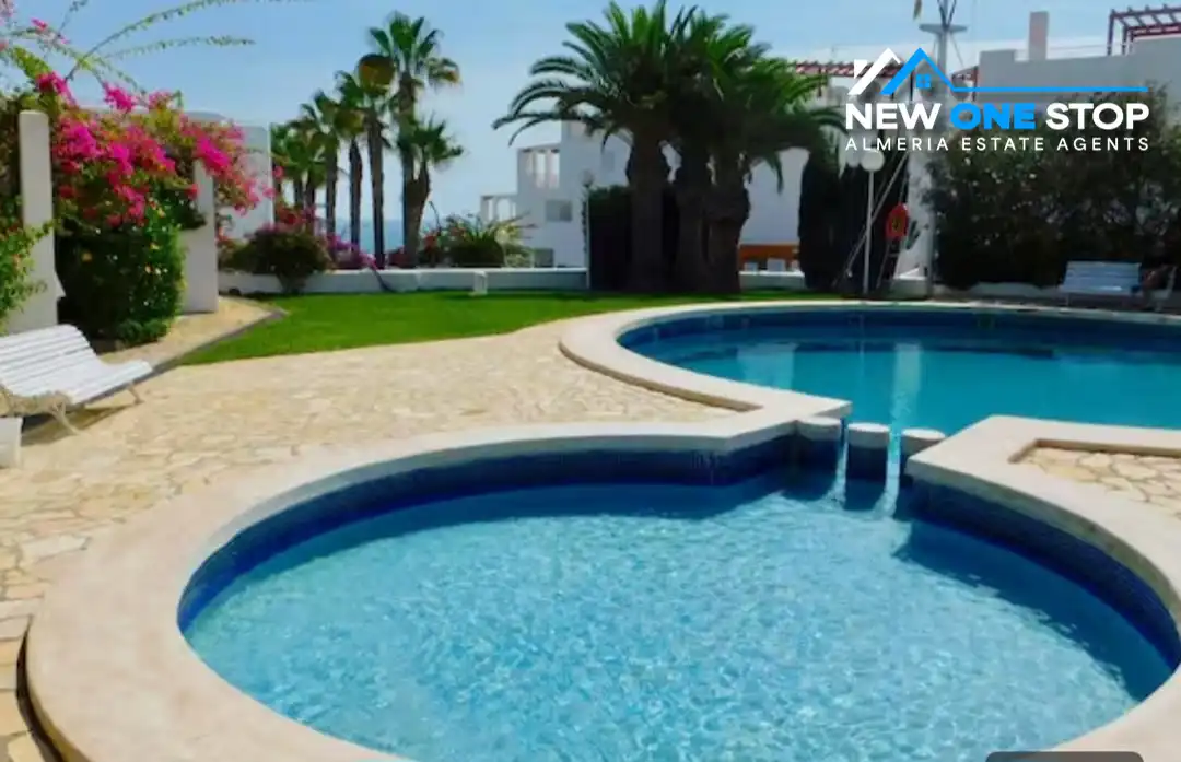 Piscina de Casa adosada en venda en Mojácar amb Aire condicionat, Calefacció i Terrassa