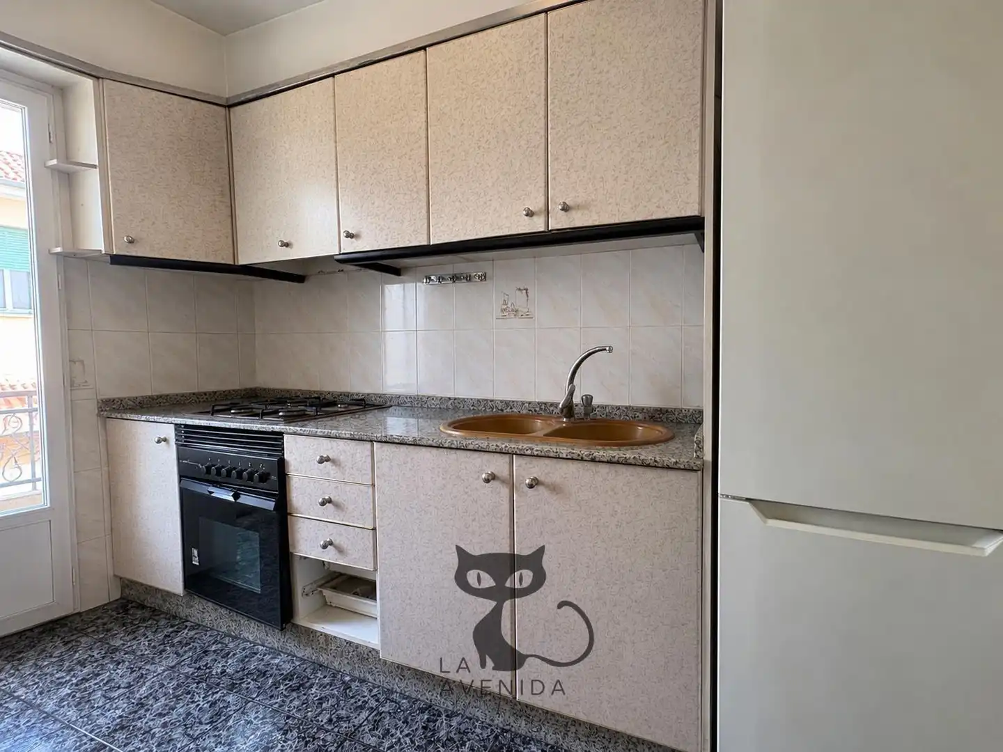 Küche von Wohnung zum Verkauf in Alfafar mit Balkon