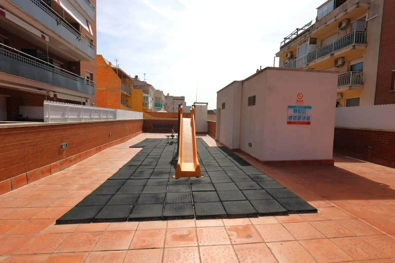 Außenansicht von Dachboden zum Verkauf in El Vendrell mit Klimaanlage, Heizung und Terrasse