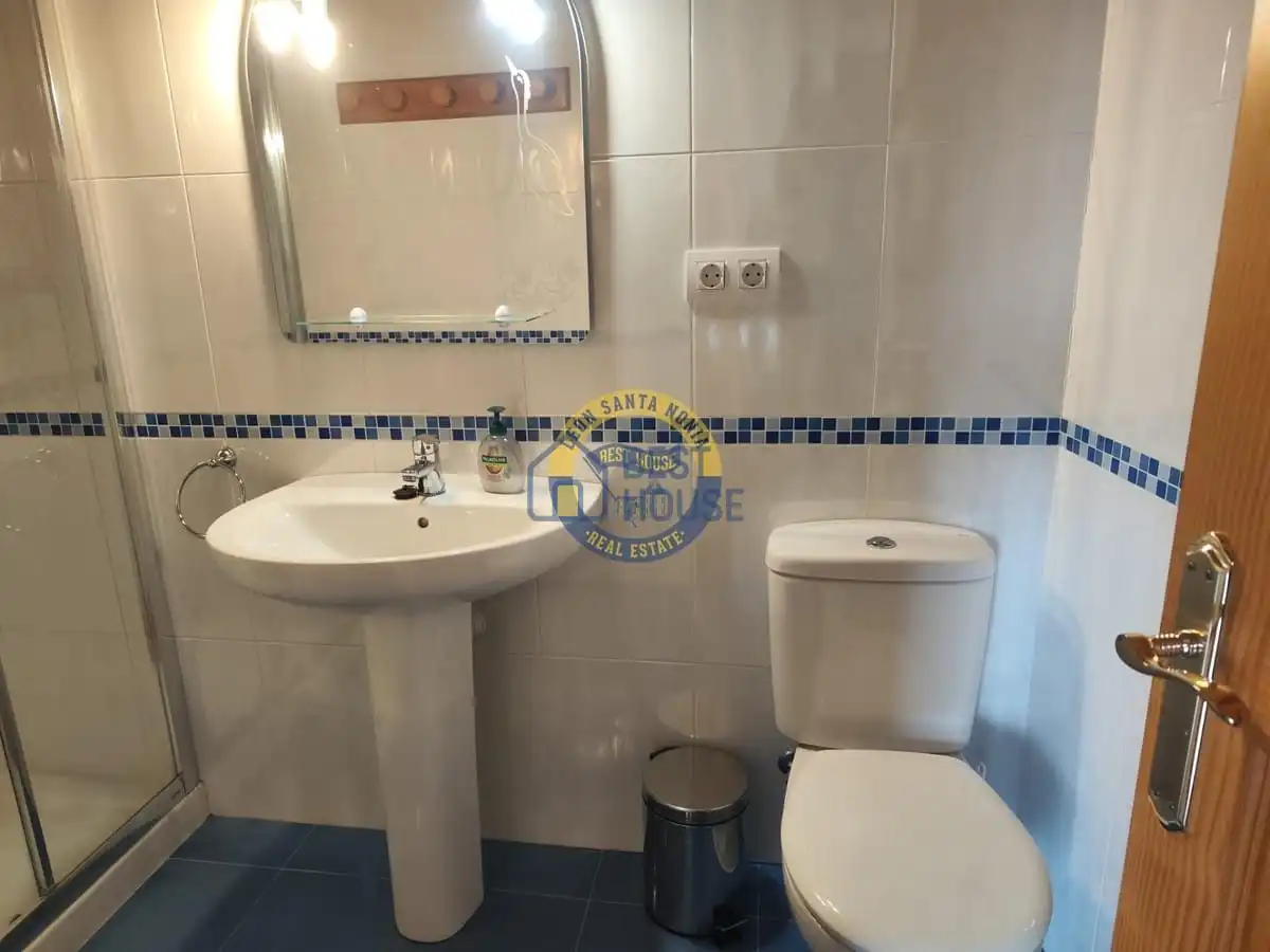 Baño de Casa o chalet en venta en Villaquilambre con Calefacción, Jardín privado y Parquet