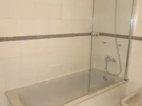 Bathroom of Flat for rent in Gijón   with Heating, Parquet flooring and Storage room